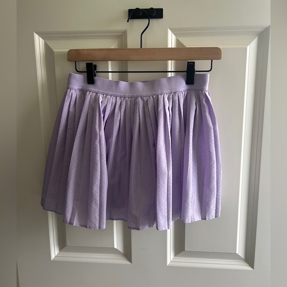 Old Navy Dresses & Skirts - EUC Old Navy girls size 14/16 Lavender skort. Perforated lightweight fabric.